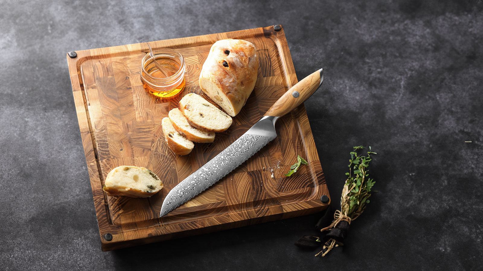 Brotmesser: Das perfekte Werkzeug für präzise Schnitte